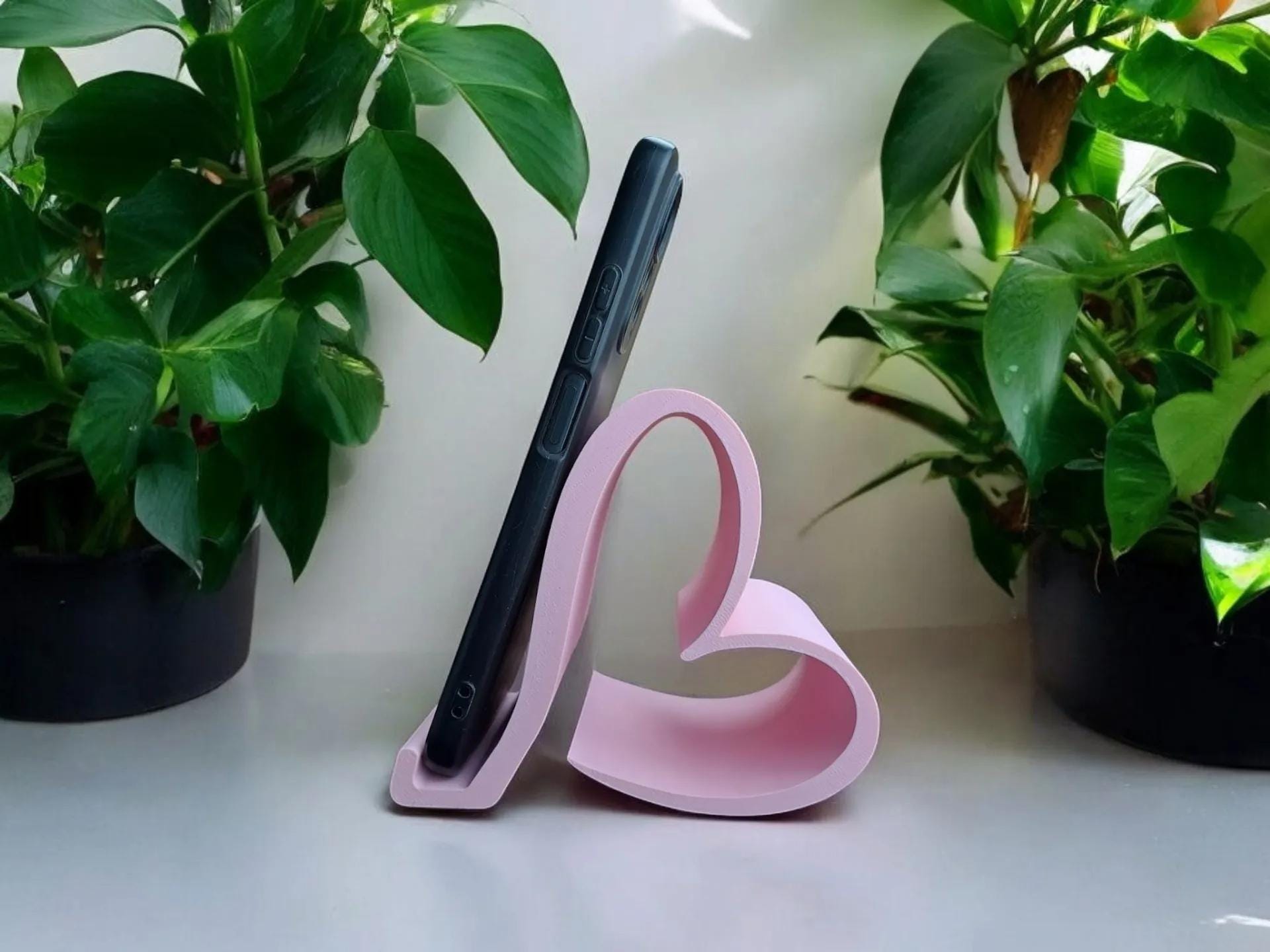 Heart Smartphone Holder- "Valentine" Design - 22 Color Options! - 3D Printed (etsy image id: 6632171008)