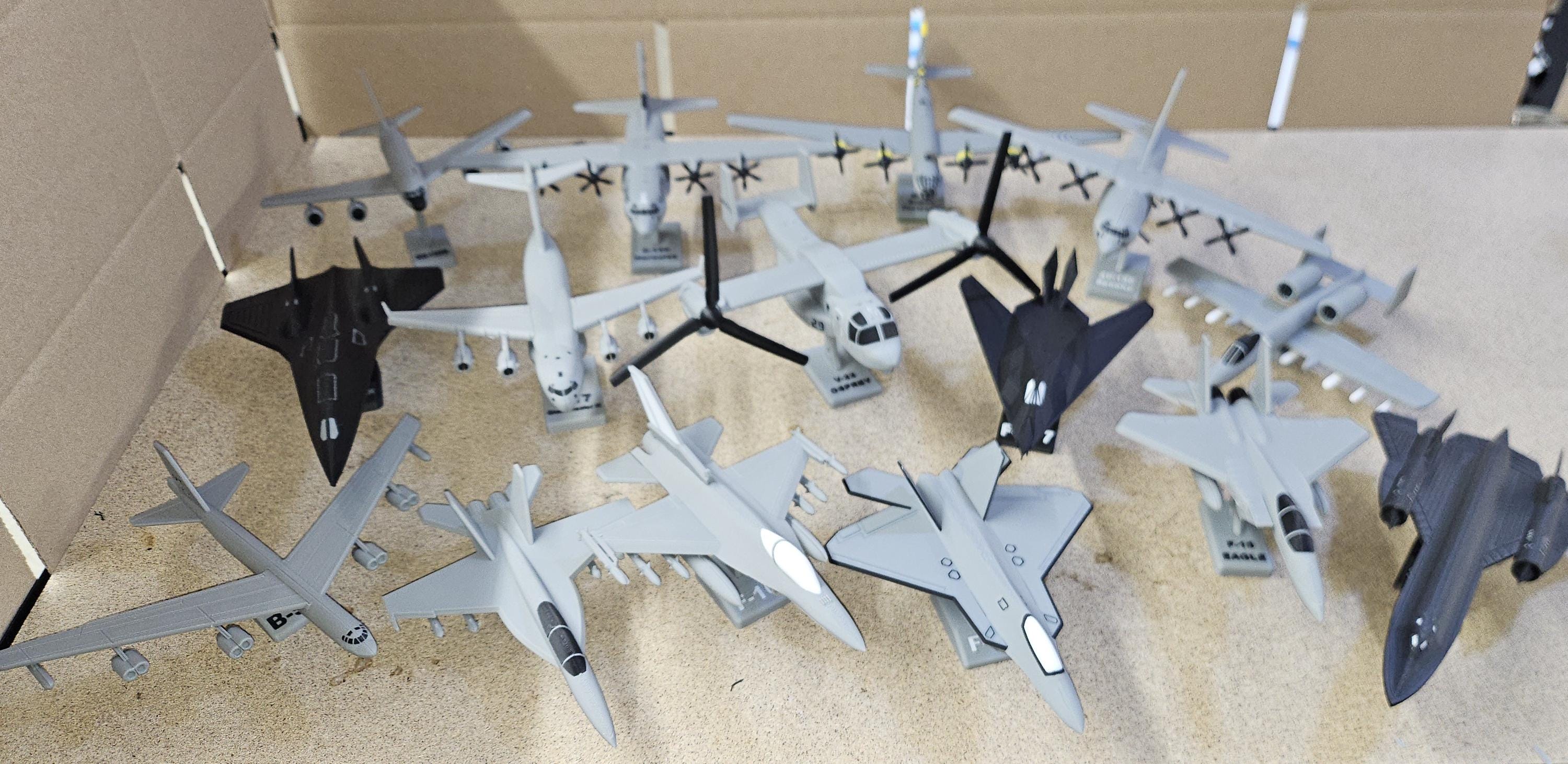 B-52 Stratofortress Model – 3D Printed Aircraft Display (etsy image id: 7878023592)