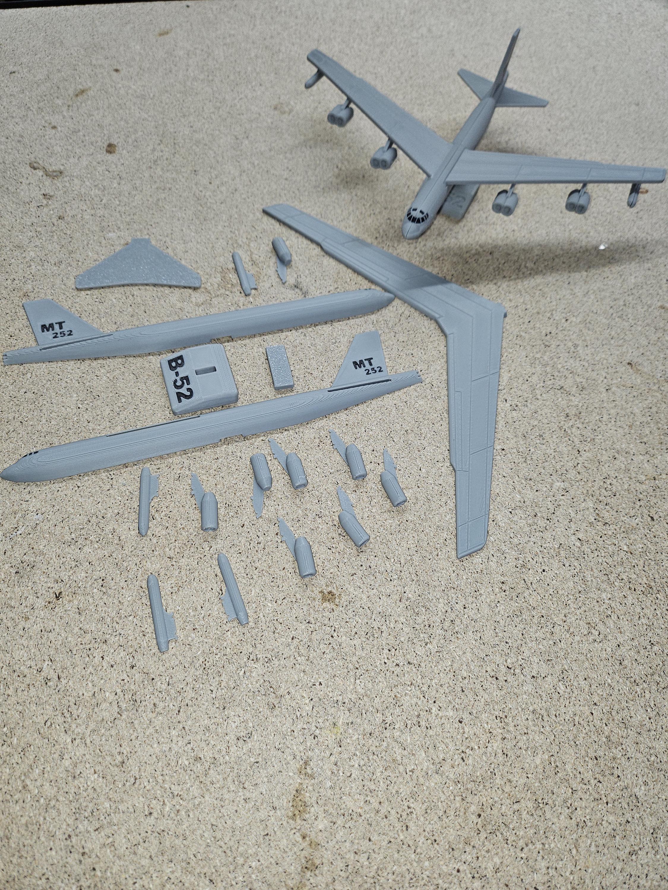B-52 Stratofortress Model – 3D Printed Aircraft Display (etsy image id: 7878023776)